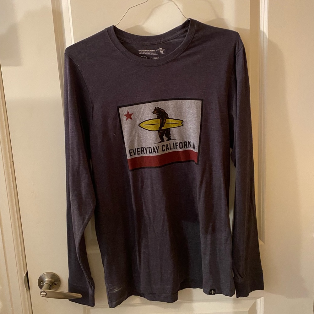 Everyday California El Classico tee w California flag/ bear surfing - Size Large